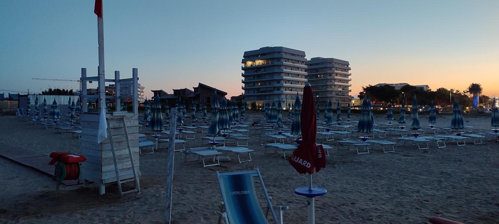 Oltre Confine Fronte Mare Villa Marina Di Montenero Exterior photo